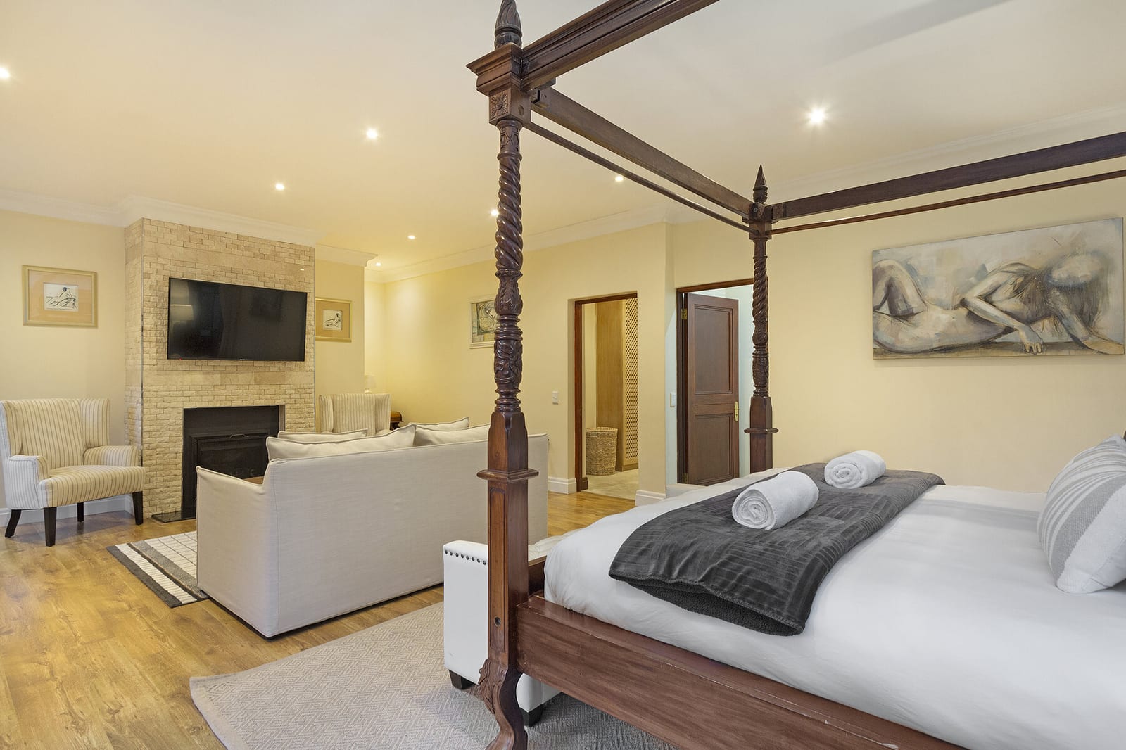 Four-poster bed in a Lyonesse House bedroom